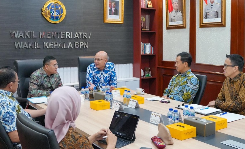 – Wakil Menteri Agraria dan Tata Ruang/Wakil Kepala Badan Pertanahan Nasional (Wamen ATR/Wakil Kepala BPN), Ossy Dermawan, menerima kunjungan Wakil Menteri Luar Negeri (Wamenlu), Arrmanatha Christiawan Nasir, beserta jajaran di Kementerian ATR/BPN, Jakarta, Jumat (09/01/2026). 